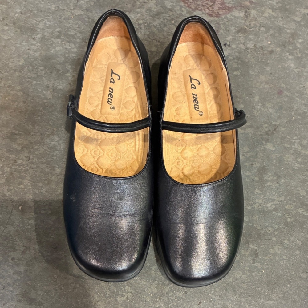 La New Mary Jane Leather Flat Women Size US 7 Black Ergonomic Posture-correcting